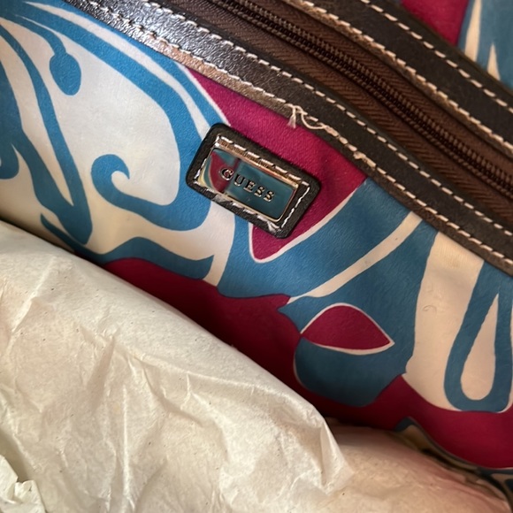 GUESS purse - Picture 6 of 7